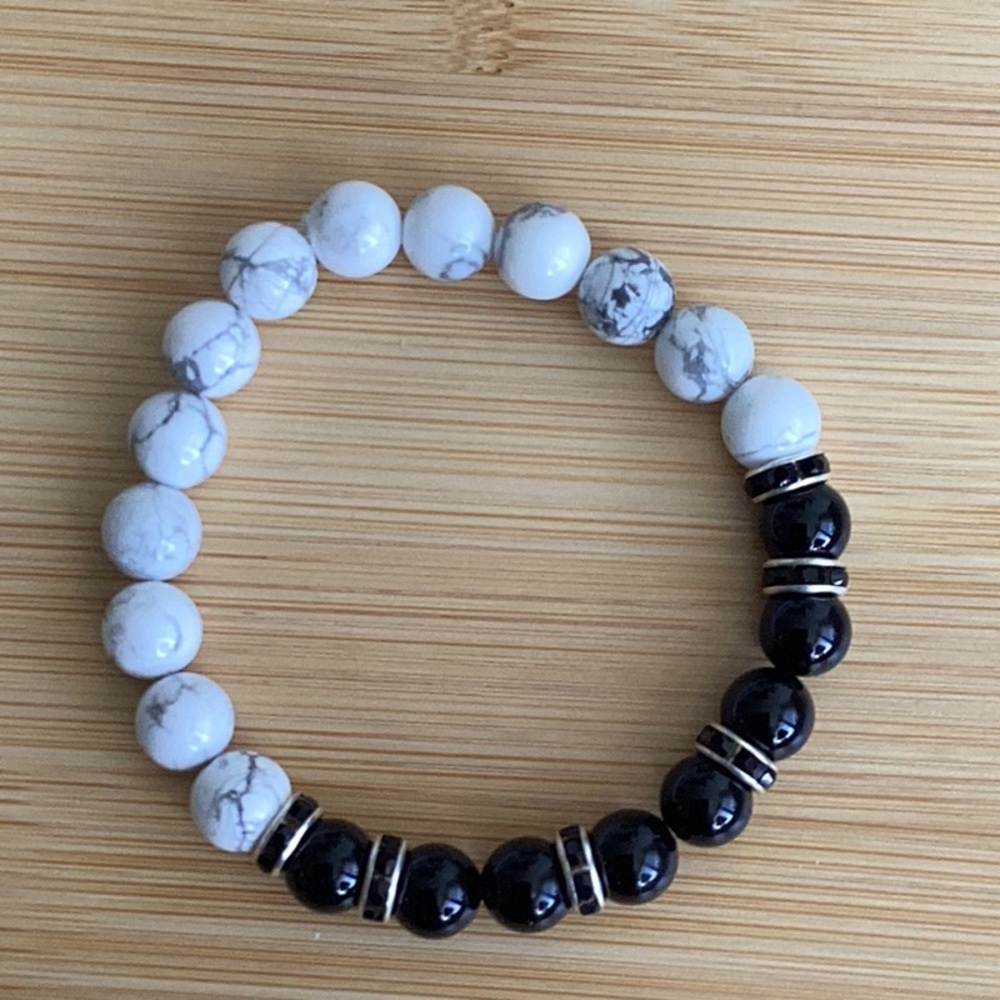 Howlite and Black Onyx Bracelet